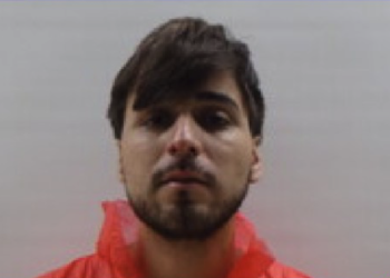 Ataca a perro con un hacha